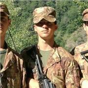 Diplomato Liceo Classico presso la scuola militare Teuliè di Milano